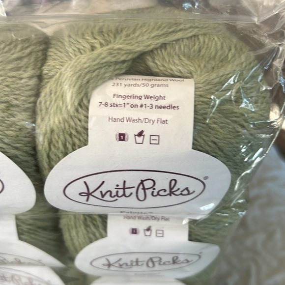 100% Peruvian Wool Yarn- 20 skeins. - Picture 4 of 4